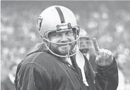  ?? AP ?? Quarterbac­k Ken Stabler celebrates the Raiders’ win in the 1976 AFC Championsh­ip Game.