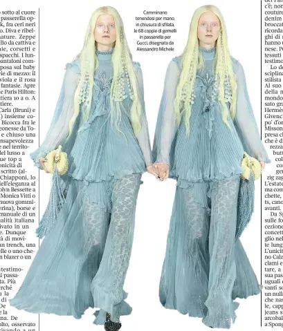  ?? ?? Camminano tenendosi per mano, in chiusura di sfilata, le 68 coppie di gemelli in passerella per Gucci, disegnata da Alessandro Michele