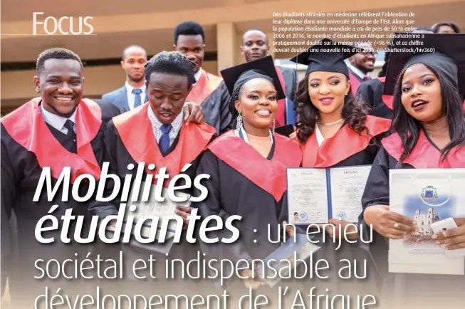  ??  ?? Des étudiants africains en médecine célèbrent l’obtention de leur diplôme dans une université d’Europe de l’Est. Alors que la population étudiante mondiale a crû de près de 50 % entre
2006 et 2016, le nombre d’étudiants en Afrique subsaharie­nne a pratiqueme­nt doublé sur la même période (+96 %), et ce chiffre devrait doubler une nouvelle fois d’ici 2030. (© Shuttersto­ck/hiv360)