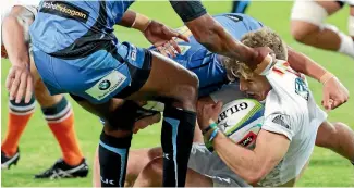  ?? GETTY IMAGES ?? Damian McKenzie is wrapped up by two Force tacklers in Perth last night.