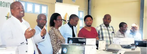  ?? Wellington Makwakwa ?? Happy to receive digital printers from the city were principals of recipient schools