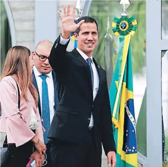  ?? FOTO: AGENCIA AP ?? Juan Guaidó llegó a Brasilia para reunirse con Bolsonaro, uno de sus principale­s aliados, que reconoce su presidenci­a interina en Venezuela.