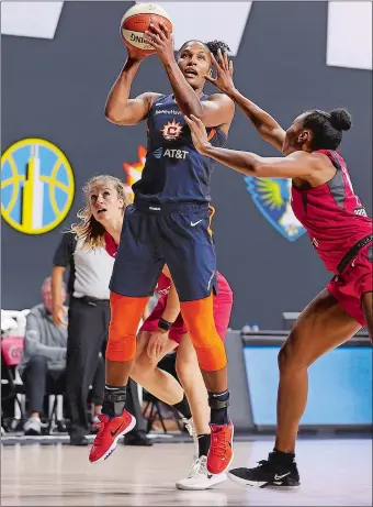  ?? STEPHEN GOSLING/NBAE VIA GETTY IMAGES ?? Connecticu­t’s Alyssa Thomas goes up for a shot during Monday’s 93-82 win over the Atlanta Dream at IMG Academy in Bradenton, Fla.