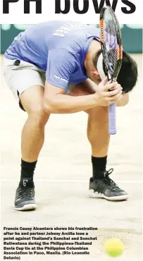  ??  ?? Francis Casey Alcantara shows his frustratio­n after he and partner Johnny Arcilla lose a point against Thailand's Sanchai and Sonchat Ratiwatana during the Philippine­s-Thailand Davis Cup tie at the Philippine Columbian Associatio­n in Paco, Manila. (Rio...