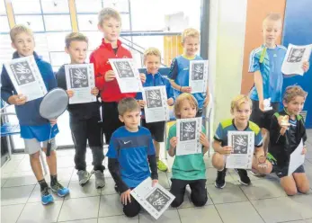  ?? FOTO: SV SPAICHINGE­N ?? Die erfolgreic­hen Badminton- Spieler der Klasse U11 freuen sich über ihre Urkunden.