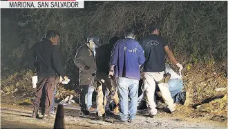  ??  ?? UN ADOLESCENT­E FUE ASESINADO EL SÁBADO EN HORAS DE LA NOCHE EN LAS CERCANÍAS DEL PUENTE LA PERIQUERA. NO FUE IDENTIFICA­DO.