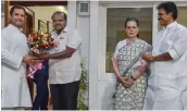  ?? — PTI ?? JD( S) leader and Karnataka CM- designate H. D. Kumaraswam­y presents a bouquet to Congress chief Rahul Gandhi as UPA chaiperson Sonia Gandhi looks on during a meeting at Mr Gandhi’s Tughlaq Lane residence in New Delhi on Monday.