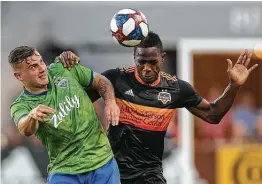  ?? Yi-Chin Lee / Staff photograph­er ?? Maynor Figueroa, right, who re-signed with the Dynamo on Wednesday, led the club in blocks (20), clearances (73) and intercepti­ons (41) last season.