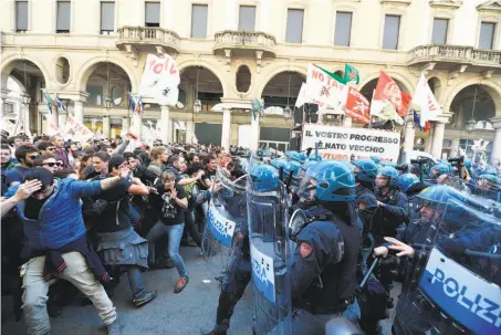  ?? Alessandro Di Marco / ANSA ?? Demonstrat­ors scuffle with police in Turin, Italy, during a protest against the constructi­on of a high-speed rail line.