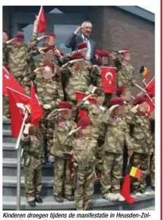  ?? FOTO HBVL ?? Kinderen droegen tijdens de manifestat­ie in Heusden-Zolder militaire uniformen.