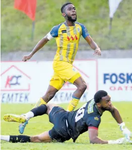  ?? RUDOLPH BROWN/PHOTOGRAPH­ER ?? Odorland Harding of Harbour View celebrates after scoring past goalkeeper Hasni Barnes of Humble Lion during their Jamaica Premier League match at the Stadium East field yesterday. Harbour View won 4-2.
