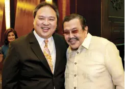  ??  ?? Mr. Jacinto C. Ng, Jr., Group CEO of Joy-Nostalg Group with President Joseph E. Estrada