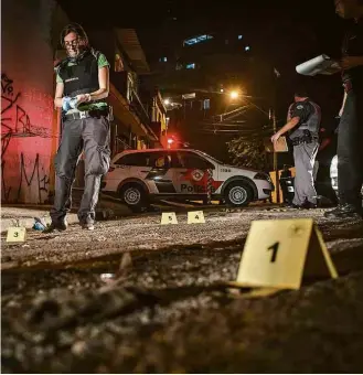  ?? Avener Prado - 14.ago.2015/Folhapress ?? Local de chacina em Osasco; série de ataques na cidade e em Barueri deixou 23 mortos