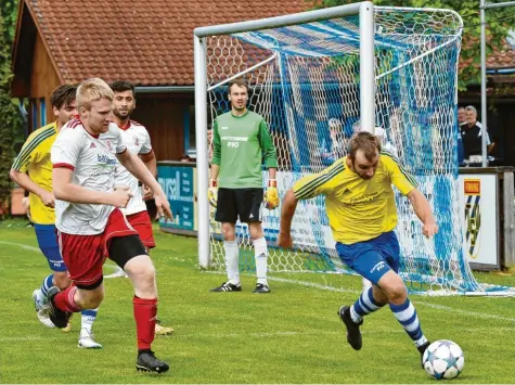  ?? Foto: Thorsten Jordan ?? Durch einen knappen, aber verdienten Heimsieg gegen den SV Erpfting bleibt der TSV Finning oben dran.