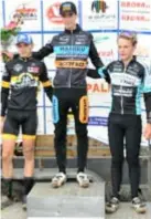  ?? FOTO SMB ?? Stijn Cas (rechts) als derde op het podium bij de juniores.