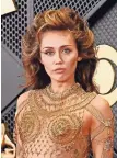  ?? ?? Miley Cyrus fue la favorita de la noche por su look y por su interpreta­ción