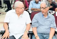  ??  ?? Chief executive officer of Advanced Integrated Systems, Doug Halsall (left) and Ganja Growers, Programme Director, Paul Burke, in discussion­s before the start of a public forum on medical ganja recently.