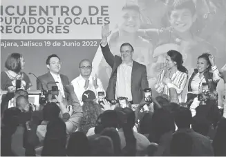  ?? ANTONIO MIRAMONTES /EL OCCIDENTAL ?? Marcelo Ebrard se reunió con legislador­es de Morena en Guadalajar­a
