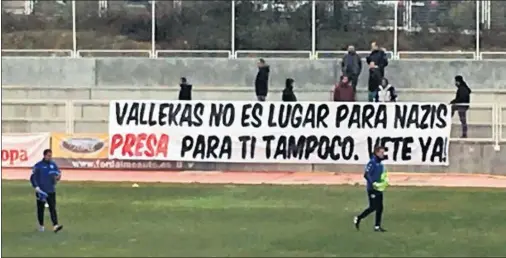  ??  ?? LOS HECHOS. Hinchas del Rayo coaccionar­on a Zozulya en su primer día en el Rayo. LaLiga ha tomado cartas en el asunto y se querellará.