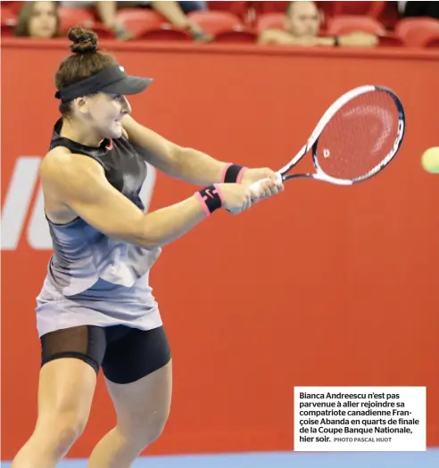  ?? PHOTO PASCAL HUOT ?? Bianca Andreescu n’est pas parvenue à aller rejoindre sa compatriot­e canadienne Françoise Abanda en quarts de finale de la Coupe Banque Nationale, hier soir.