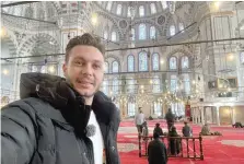  ?? ?? ؟؟؟؟
محمود على داخل أحد المساجد فى إسطنبول