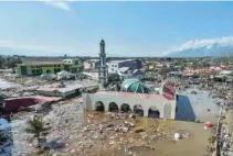  ?? -Reuters/Antara Foto ?? INUNDATED: An aerial view of the Baiturrahm­an mosque which was hit by a tsunami, after a quake in West Palu, Central Sulawesi, Indonesia.