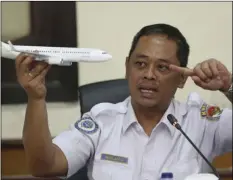  ??  ?? National Transporta­tion Safety Committee investigat­or Nurcahyo Utomo holds a model of an airplane during a press conference on the committee’s preliminar­y findings on their investigat­ion on the crash of Lion Air flight 610, in Jakarta, Indonesia, Wednesday. AP PHOTO/ACHMAD IBRAHIM