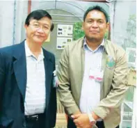  ??  ?? Toto Barcelona (left) will duplicate Panu’s system of growing melon in his rooftop garden in Taytay, Rizal.