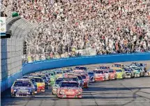  ?? Ken Sklute/Associated Press ?? Drivers take the green flag to start the Subway Fresh Fit 500 NASCAR auto race on April 21, 2007, in Avondale, Ariz.