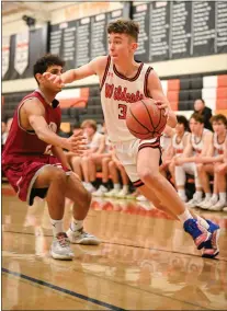  ?? PHOTOS BY THIEN-AN TRUONG ?? Los Gatos' Osha Moloney (3), shown here playing in a file photo, sparked a critical fourth-quarter run against Gunn during a 60-49victory at Helm Gym in Los Gatos on Jan. 25.