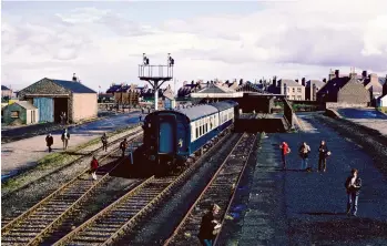  ?? Mike Stephen/GNSRA ?? Birmingham RC&W Co Bo-Bo D5307 propels the empty stock of the GNOSRA Peterhead farewell tour excursion out of the terminus on Saturday 5 September 1970. The carriages will be left on the branch while the engine retires to the yard and the guard will guide the stock back on the brake into the station ready for the engine to re-attach and depart. While this is a railtour this arrangemen­t was standard practice here, albeit it is captured on the last day of operations here for the branch closed completely from the Monday.