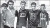  ??  ?? Salah, i dyti majtas, gjatë adoleshenc­ës në Egjipt
