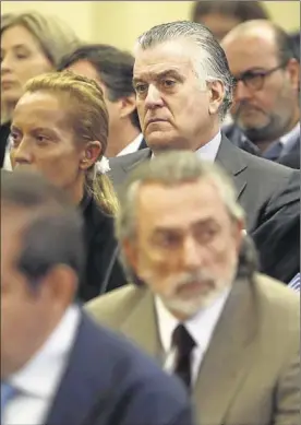  ?? EFE / CHEMA MOYA ?? Luis Bárcenas i Francisco Correa, durant el judici del ‘cas Gürtel’.