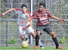  ?? BENEFOTO ?? Niklas Schubert (Fortuna, links) erzielte beim 3:3 im U19-Derby ein Tor.