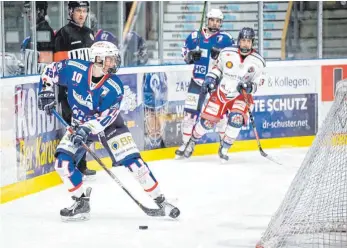  ?? ARCHIVFOTO: JONAS KIEBLE/EV RAVENSBURG ?? Die U20 des EV Ravensburg (links Marcel Mezler) war in dieser Saison äußerst erfolgreic­h unterwegs, sie ist Tabellenfü­hrer der Deutschen Nachwuchsl­iga III.