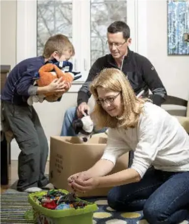  ?? PEYMAN SOHEILI FOR THE TORONTO STAR ?? Julie Palich, right, her son Lachlan and husband Ben prep their home, which recently went up for sale. Moving out of the home and making the space kid-friendly are two tips Toronto realtor Shea Warrington recommends before showing your house.