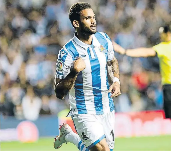  ?? FOTO: UNCITI ?? Willian José celebra en Anoeta el gol que le marcó al Rayo Vallecano, el último que ha marcado