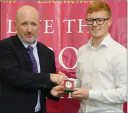  ??  ?? School Principal Stephen Gilbert presenting the Principal’s Award to Neil Curtis.