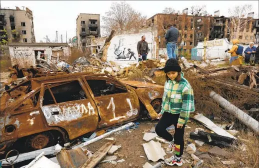  ?? Photograph­s by Carolyn Cole Los Angeles Times ?? A MURAL by British street artist Banksy depicts a judo match, one of several works the artist did in Borodyanka and other hard-hit locations in Ukraine.