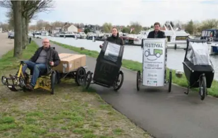  ?? FOTO JAA ?? Michel Obourdin op een cubicycle, dochter Lauren op een super verende Deense bakfiets en Marc Groven van iBike, die promotie maakt voor het eerste bakfietsfe­stival op 6 en 7 mei op het Eilandje.