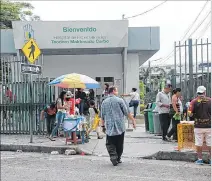  ?? CARLOS YAGUAL / EXPRESO ?? Quejas. Los reclamos son de pacientes del hospital Teodoro Maldonado.