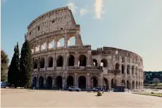  ??  ?? IMAGOECONO­MICA
Turismo.
Il Colosseo vuoto in questi giorni. Il turismo è uno dei settori più colpiti dalla crisi da coronaviru­s