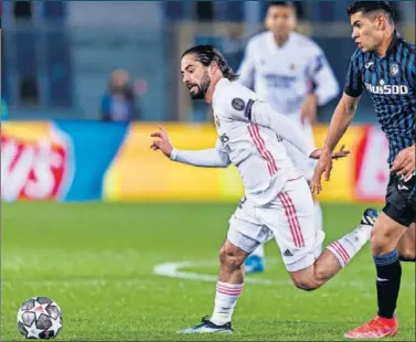  ??  ?? Isco, en un momento del partido del pasado miércoles jugado en Bérgamo.