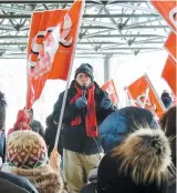  ?? PHOTO DOMINIQUE LELIÈVRE ?? Christian Thériault, employé de Revenu Québec et porte-parole du syndicat, prenant la parole devant quelque 250 syndiqués, à Québec, hier.