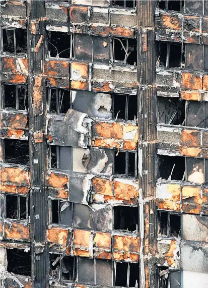  ??  ?? Eine billige, flammbare Fassadenve­rkleidung und fehlende Brandschut­zvorkehrun­gen ließen den Grenfell Tower in London in Flammen aufgehen. In Österreich sind die Schutzmaßn­ahmen deutlich stärker.