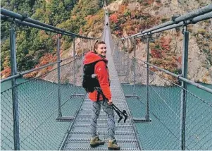  ?? | PHOTO : COLLECTION ?? Marine Godtschalc­k sur la passerelle himalayenn­e du Drac, au sud de Grenoble.