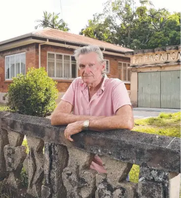  ?? Picture: ANNA ROGERS ?? EXPRESSING RESERVATIO­NS: Kevin Campbell, in front of Edmonton home he has rented since 1991, will now have to leave with the house making way for an equine vet clinic.