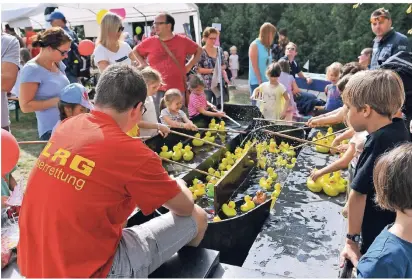  ?? ARCHIVFOTO: NORBERT
PRÜMEN ?? Jede Menge Attraktion­en gibt es Jahr für Jahr beim beliebten Kinderfest des
Willicher Kinderschu­tzbundes am Schloss
Neersen.