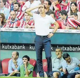  ?? FOTO: JUAN ECHEVERRÍA ?? Kuko Ziganda El entrenador está tirando de rotaciones