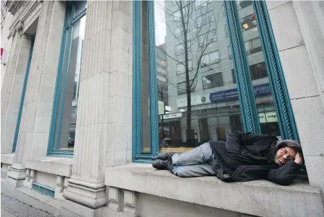 ?? MARK VAN MANEN ?? There are about 1,850 homeless people in Vancouver, eight years after Gregor Robertson promised to end homelessne­ss in the city.